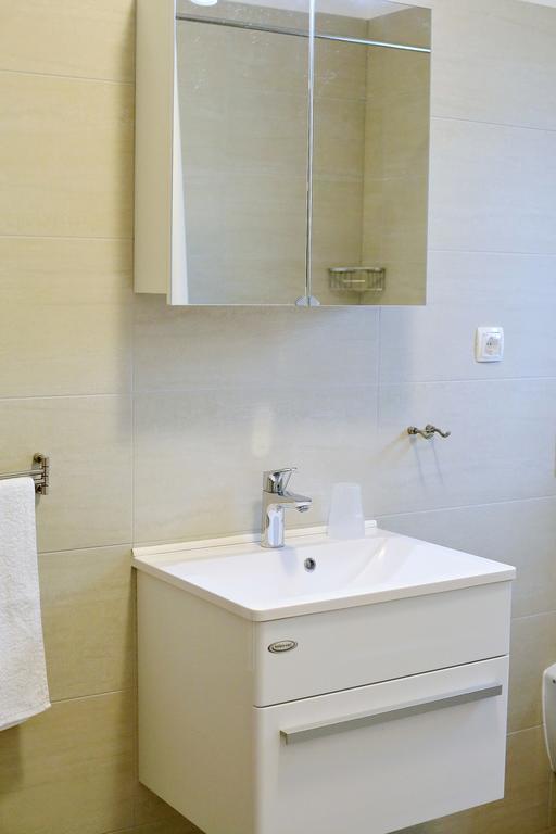 Robert Apartment *