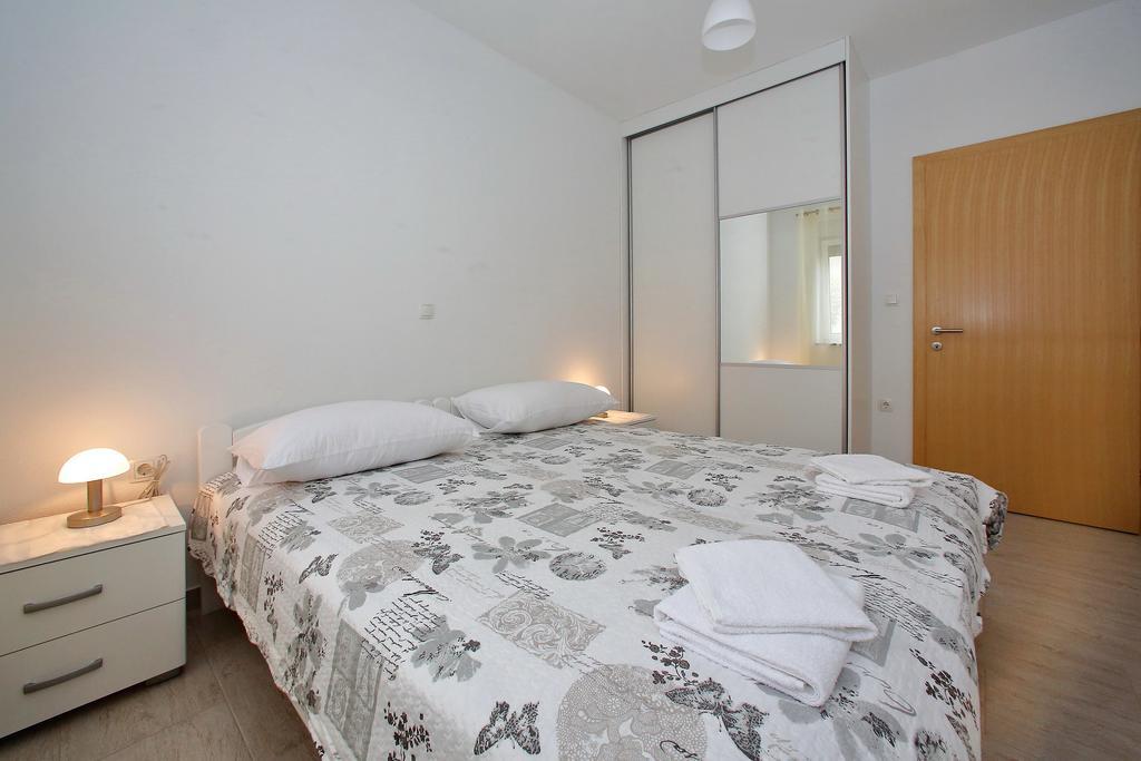Robert Apartment *