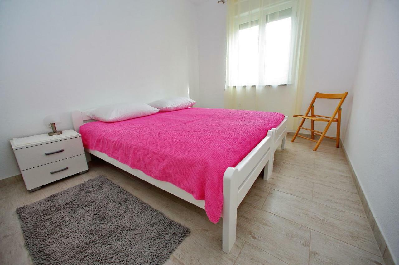 Robert Apartment *